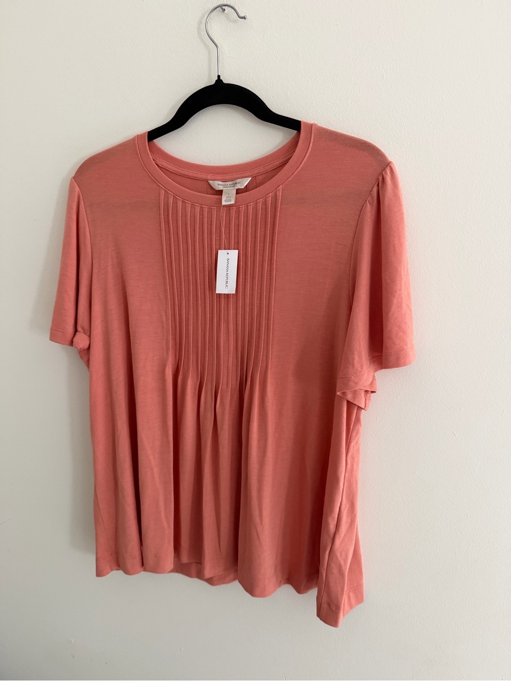 NWT*Banana Republic Top**Extra Large***Short Sleeve- Coral Size L